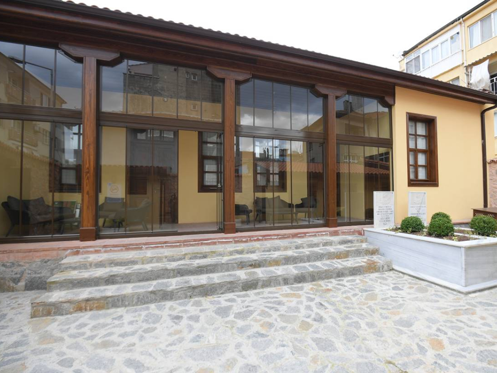 Tarihi Kedili Tekke Millet Kıraathanesi