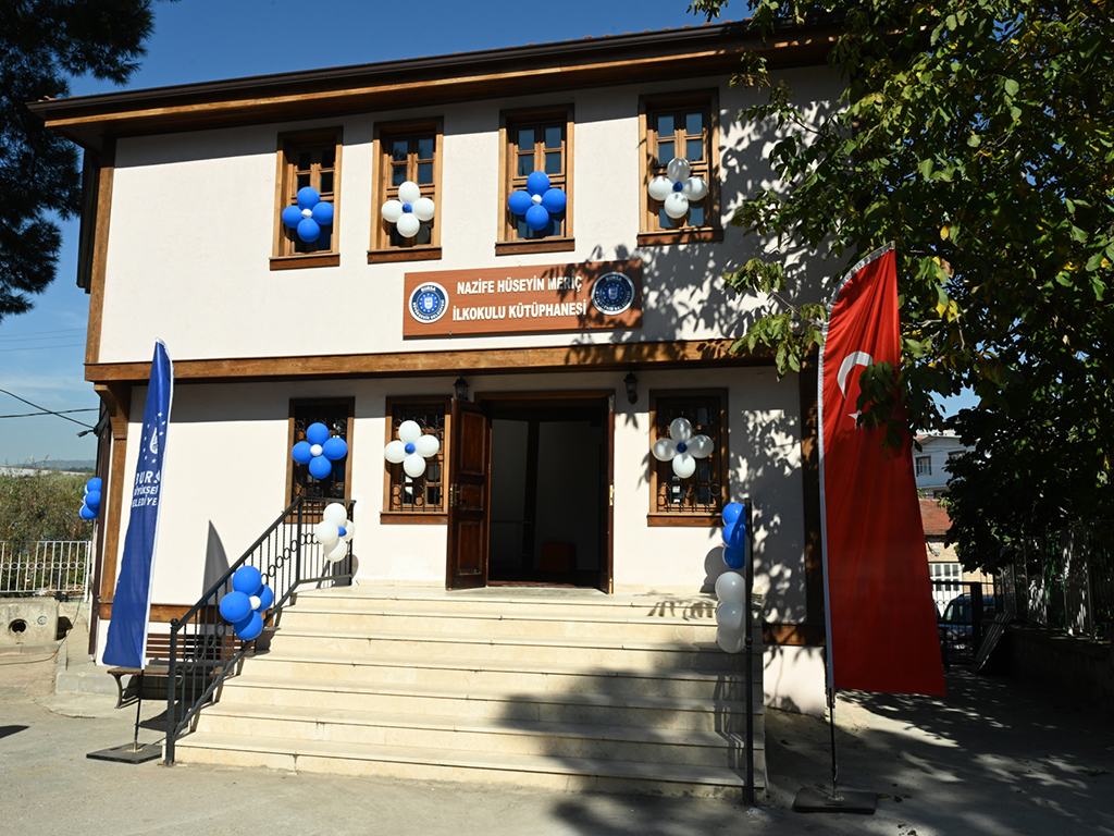 Nazife Hüseyin Meriç İlkokulu Kütüphanesi